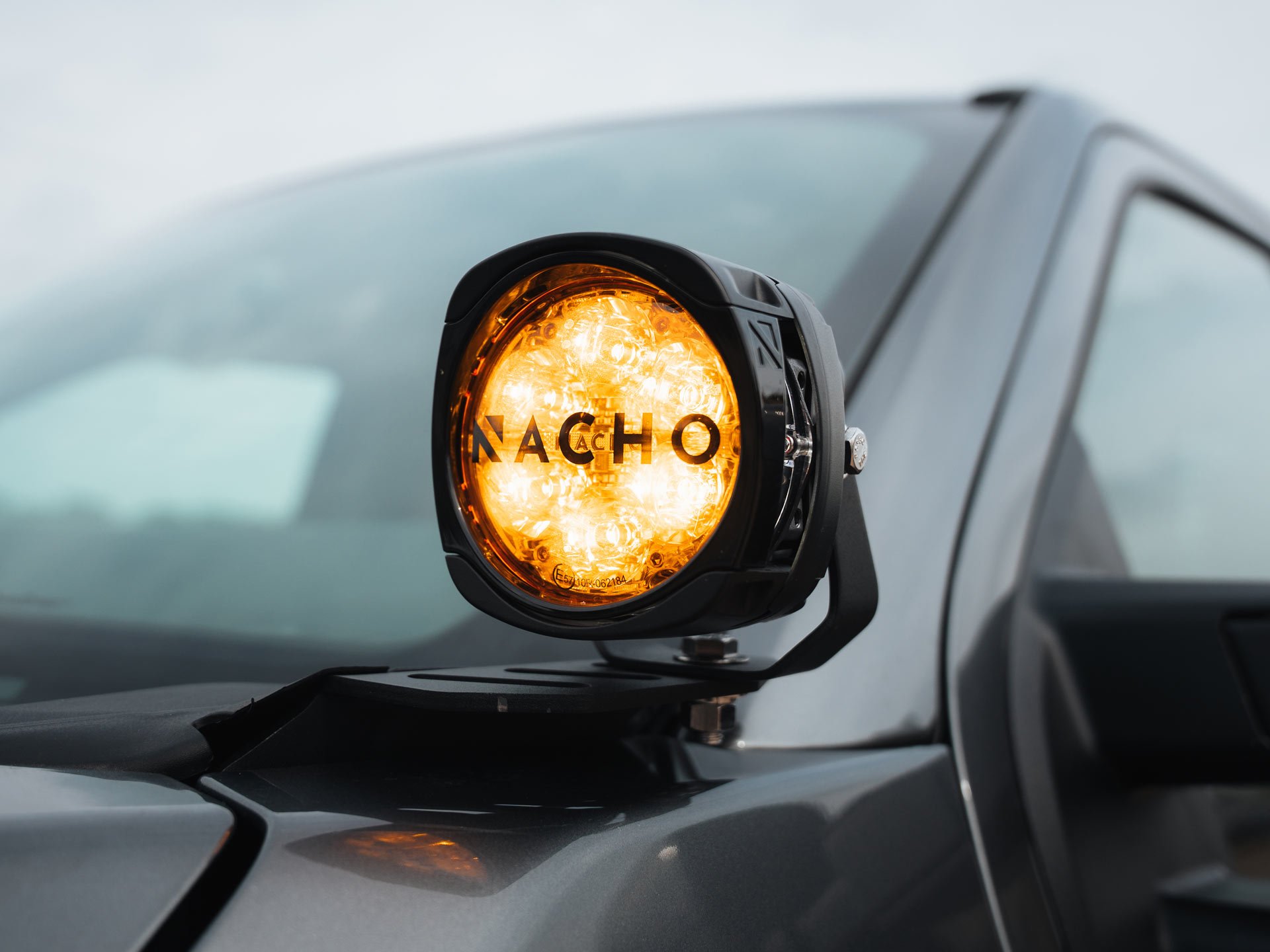 Features-Nacho-Pillar-Mounted-Ditch-Lights